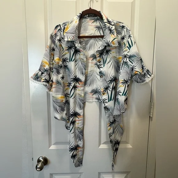 Tropical Print Tie-Front Cropped Blouse - Picture 2 of 4